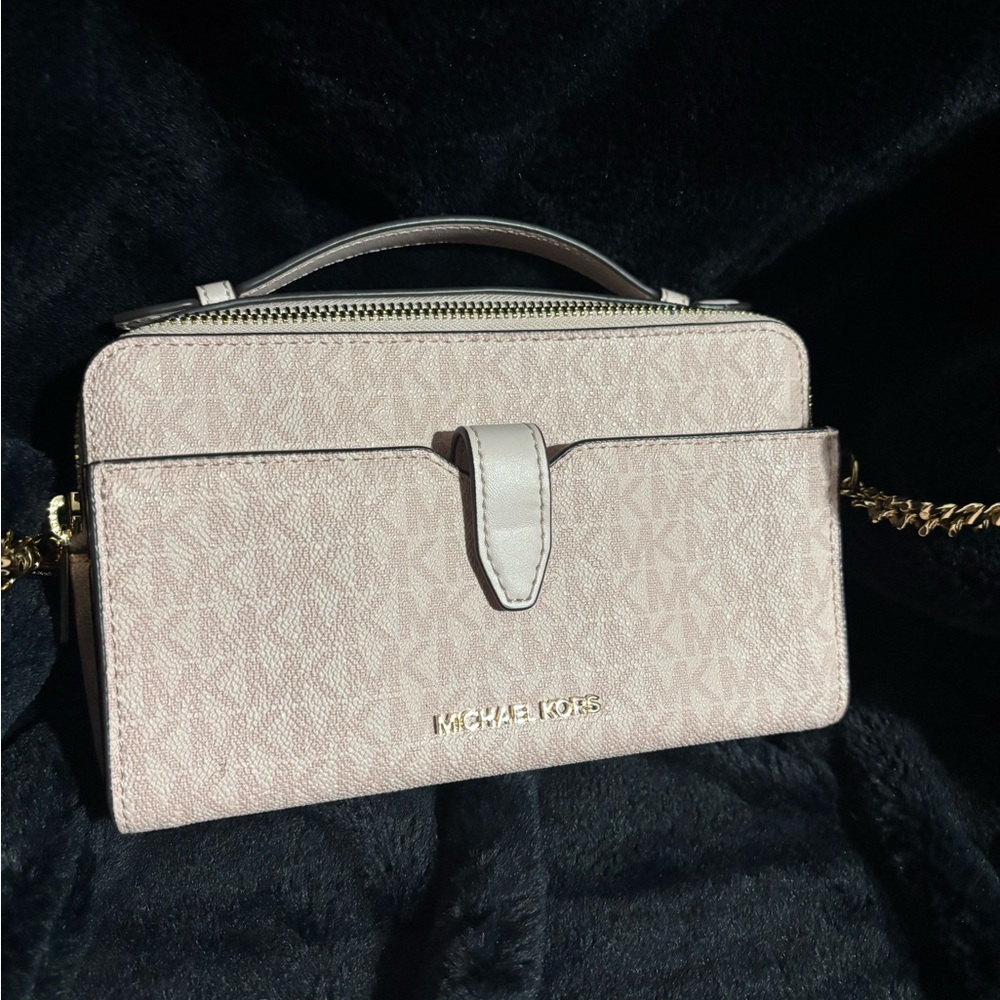Micheal Kors purse